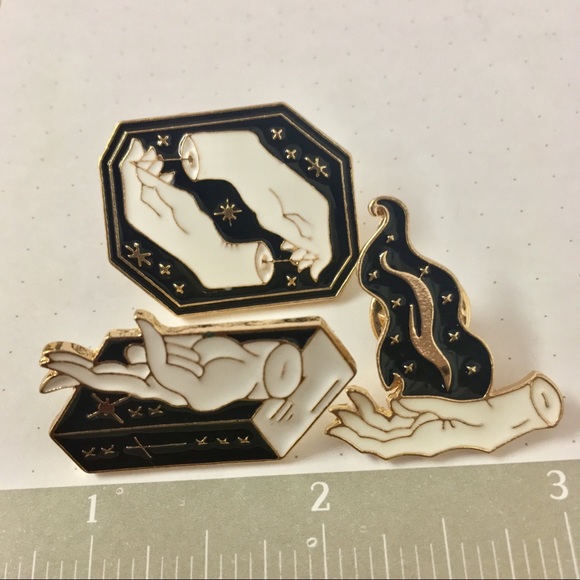 ✨Host Pick ✨ Set of 3 enamel spooky occult pins - Picture 5 of 7